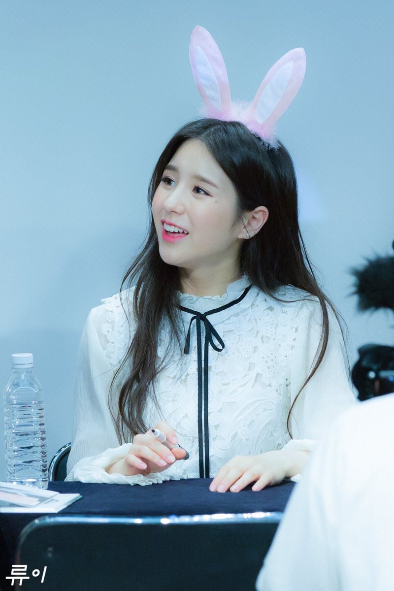 bestofheejin's tweet photo. — 170430 ♡.°୭̥
    ⤷ © 류이 ˎˊ˗
    ꒰ #희진 ୨୧ #이달의소녀 ꒱ https://t.co/uMqX9BwiJF