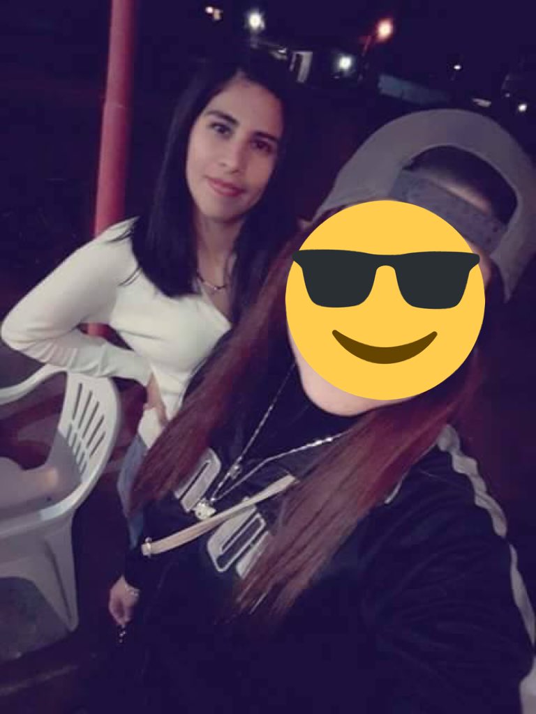 HernanRSotelo's tweet photo. Ésta mujer sería una de las agresoras de anoche. Acaba de borrar su perfil de Facebook ante la viralizacion de los videos. Gracias a la gente que está proveyéndome datos. Obs: fíjense en los comentarios de otras mujeres “felicitándola”. @fiscalia_prensa https://t.co/UeYhhJa254