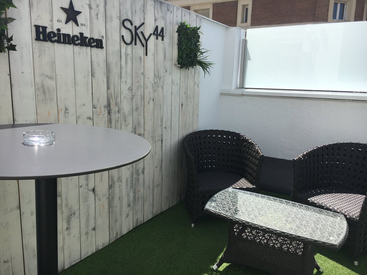terracismodalt's tweet photo. Descanso dominical en la terraza #Sky44. Aquí puedes ver el artículo que hice de esta azotea tan genial 😜 https://t.co/eRmU4Gdutg ¡Feliz domingo! https://t.co/e3g0vmfO7D