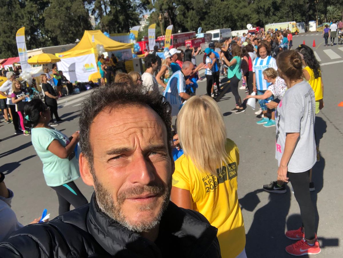 DeportesBA's tweet photo. El Subsecretario @loboluisgustavo en el cierre de esta nueva edición del #BACamina. Se vivió una fiesta junto a los vecinos de la Ciudad con más de 10 puntos de encuentro. Caminatas, bailes y gimnasia en un domingo espectacular!
#PlazasActivasBA
#BACiudadActiva https://t.co/iVp0uz1hLt