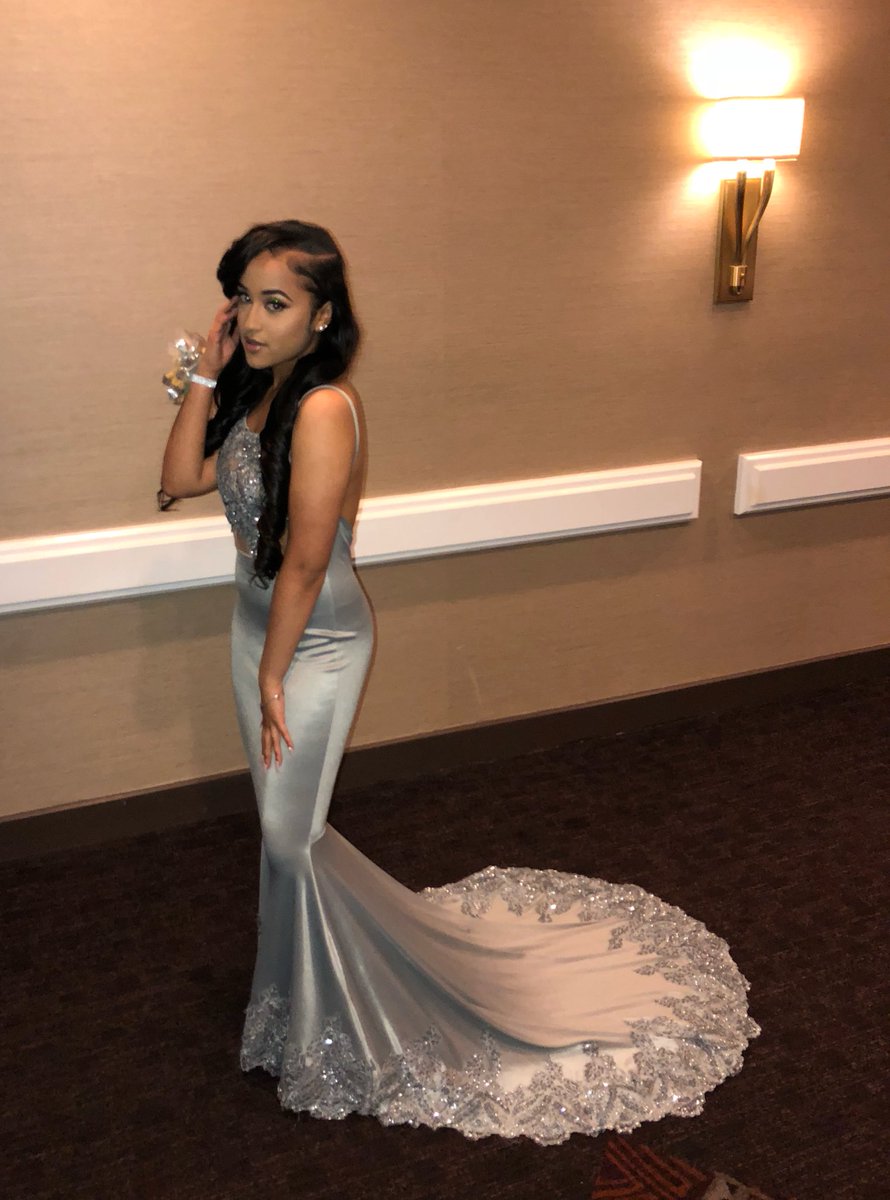 toriiirox's tweet photo. Steppin’ out everyday PROM NIGHT🌃✨ #MiramarProm2k18 https://t.co/WNhn9FlaHA