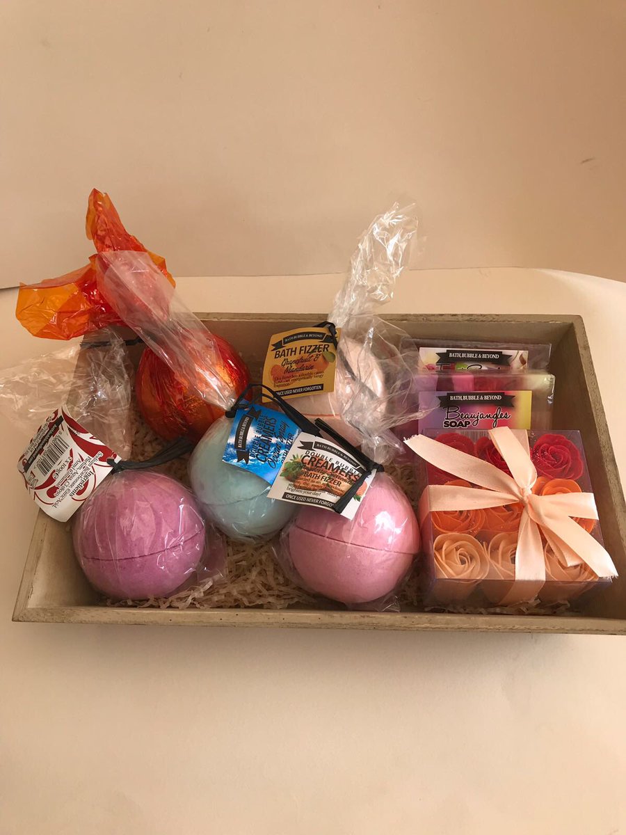SweetsHampers's tweet photo. Amazing #gift #hampers check the out on Facebook :) https://t.co/OVYPZS9Wsu