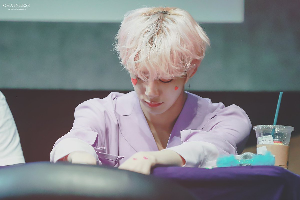 Chainless_HW's tweet photo. 데뷔 3주년 축하해！사랑해요❤️❤️❤️
#MONSTA_X #몬스타엑스 #몬스타엑스3주년 #3YearsWithMonstaX
#형원 #HYUNGWON 
@OfficialMonstaX https://t.co/6RPJQMcJPr