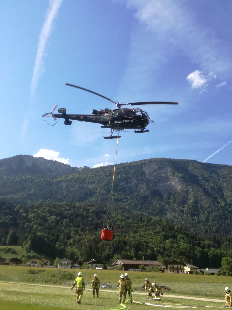 Bundesheerbauer's tweet photo. Seit dem Nachmittag ist eine Alouette3 des #Bundesheer im Löscheinsatz zur Waldbrandbekämfung in #Unken im Einsatz. https://t.co/W4M5CImvdV