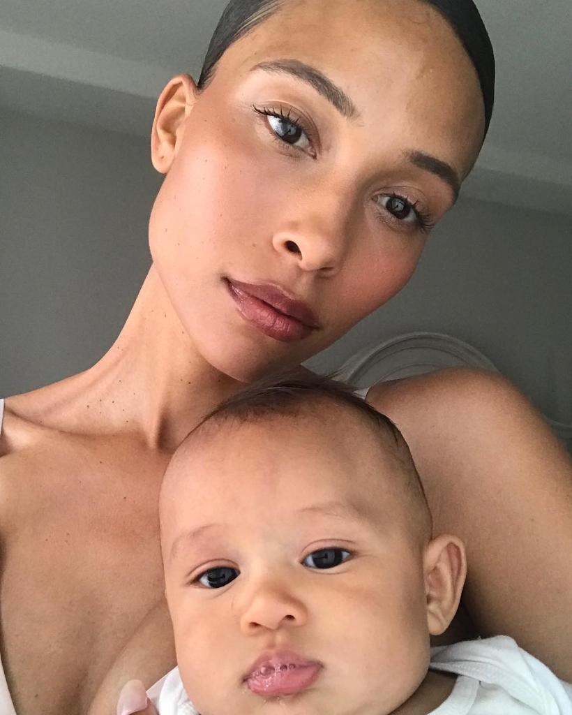 Honest_Beauty's tweet photo. The look that's always in? Motherhood. ❤️ (via Ty Lynn Nguyen) #TrulyTeasing #MagicBalm https://t.co/BpFUR4Ak3C