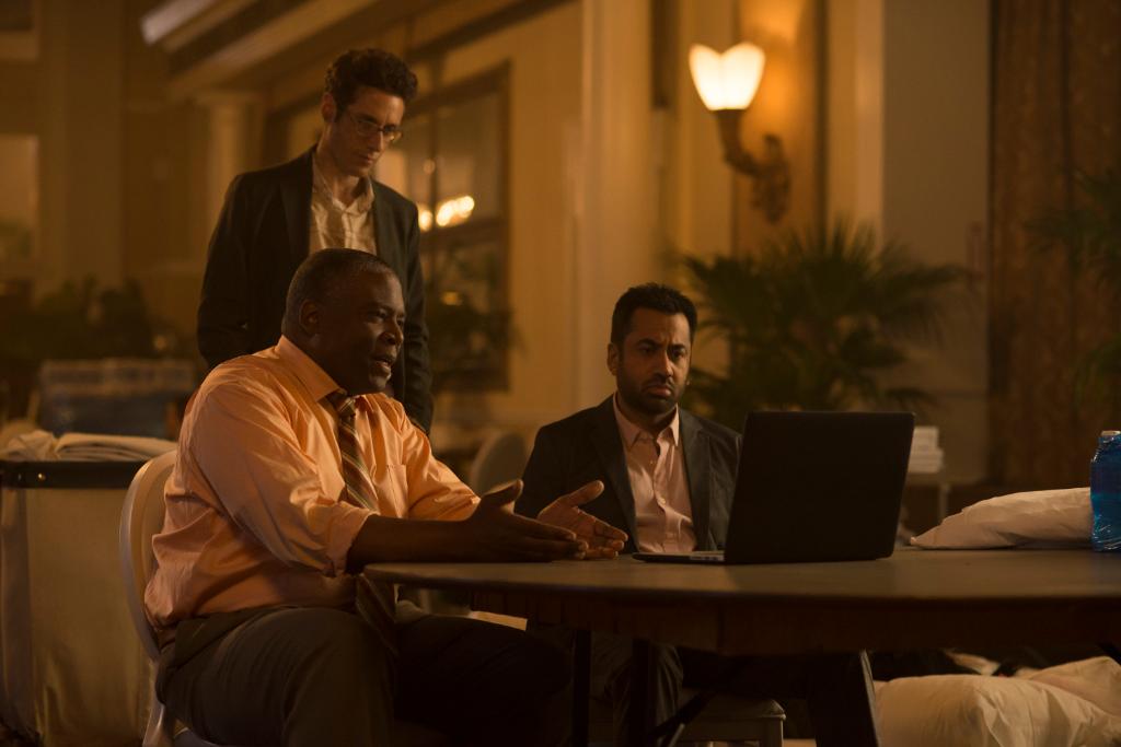 DesignatedNFLX's tweet photo. When you're discussing #DesignatedSurvivor season finale theories with your friends https://t.co/iou1ii8g0n