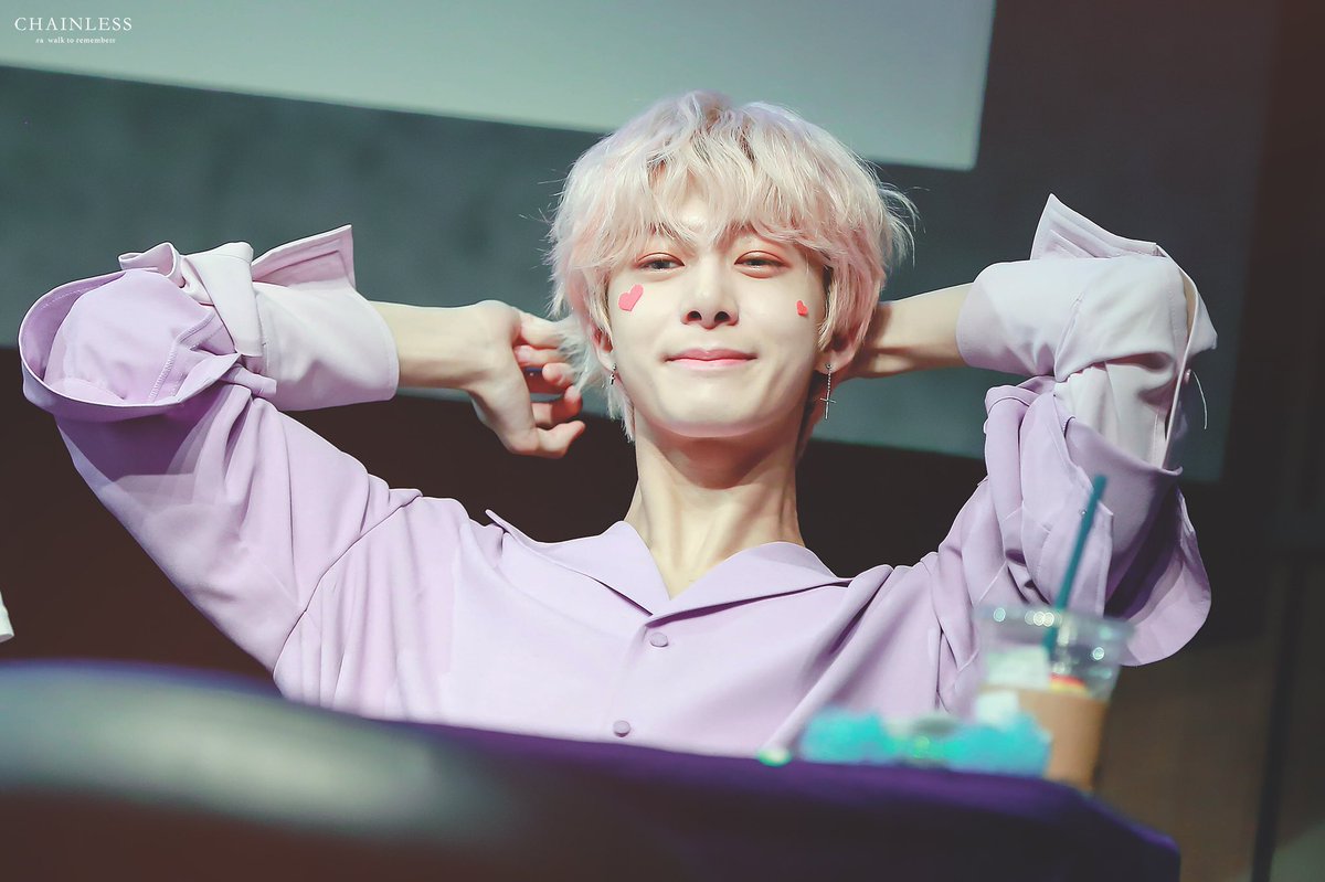 Chainless_HW's tweet photo. 데뷔 3주년 축하해！사랑해요❤️❤️❤️
#MONSTA_X #몬스타엑스 #몬스타엑스3주년 #3YearsWithMonstaX
#형원 #HYUNGWON 
@OfficialMonstaX https://t.co/AuvSsfY1z0