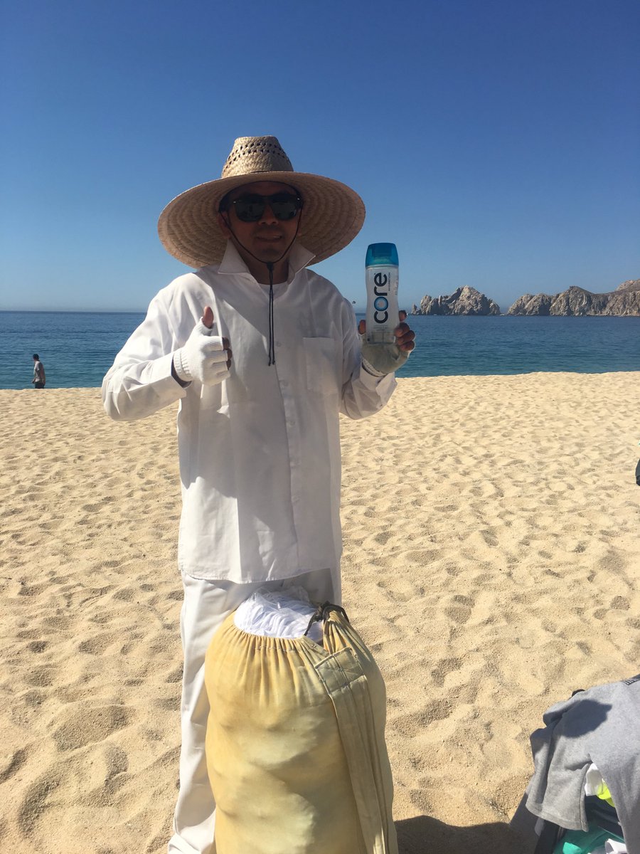 MadGirlVoo's tweet photo. Yessss...drinking #CoreWater and humming RAINWATER by #DaliVoodoo!!! 💧💦💧💦 https://t.co/pARM1rdueS