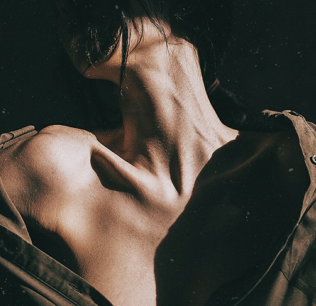 É o tempo da travessia: se não ousarmos fazê-la, teremos ficado para sempre, à margem de nós mesmos.