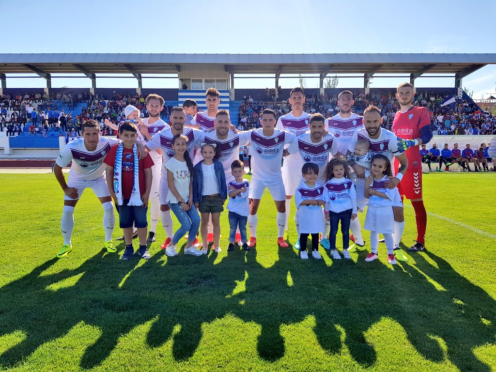 FCJumilla's tweet photo. ¡Protagonistas al cesped del Uva Monastrell!

#JumillaRecre #UnoMás 
#JuntosSinExcusas ⚪🔵 https://t.co/WF2gmeorCw