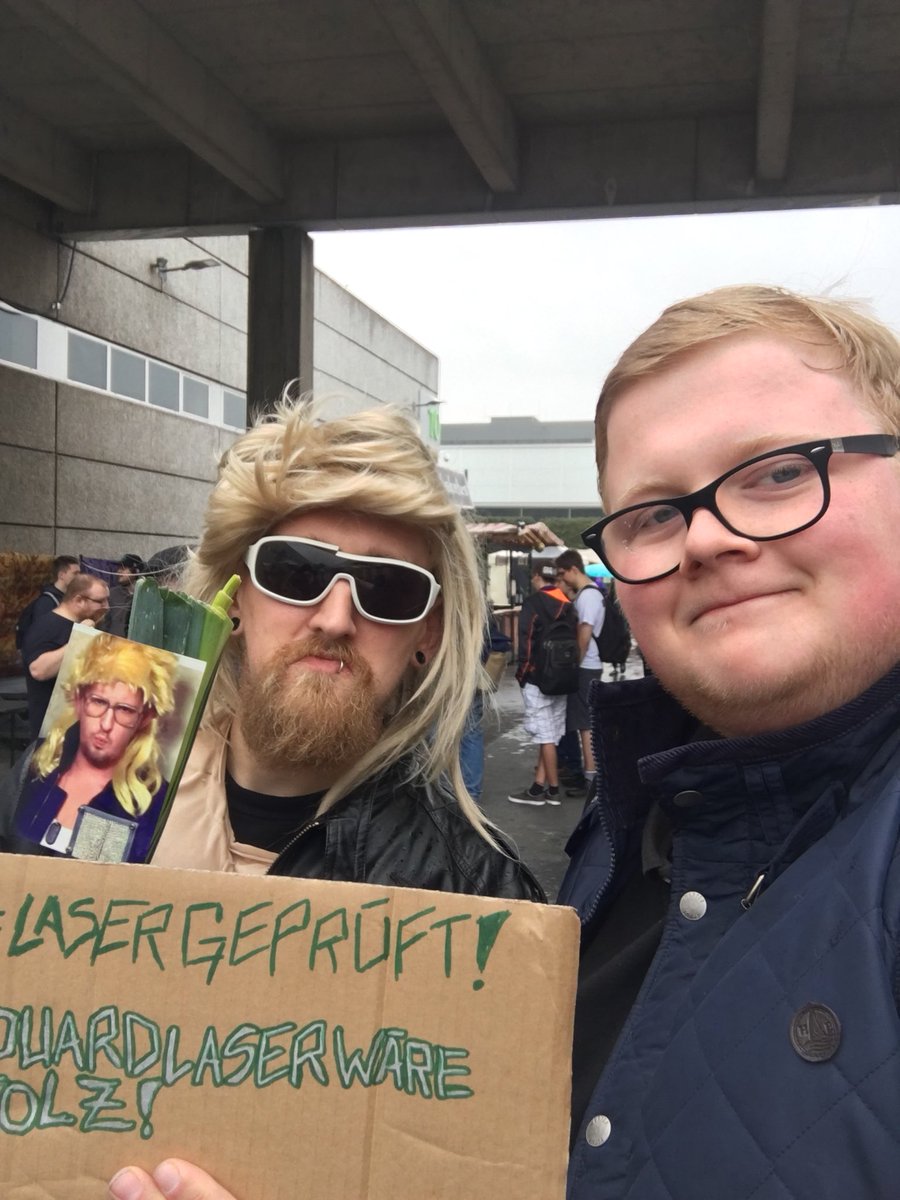 Actually_Robin_'s tweet photo. Endlich habe ich mein Kindheitsidol @EduardLaserToGo auf der RPC getroffen <3 #rpc18 https://t.co/JLnWcY4SOC
