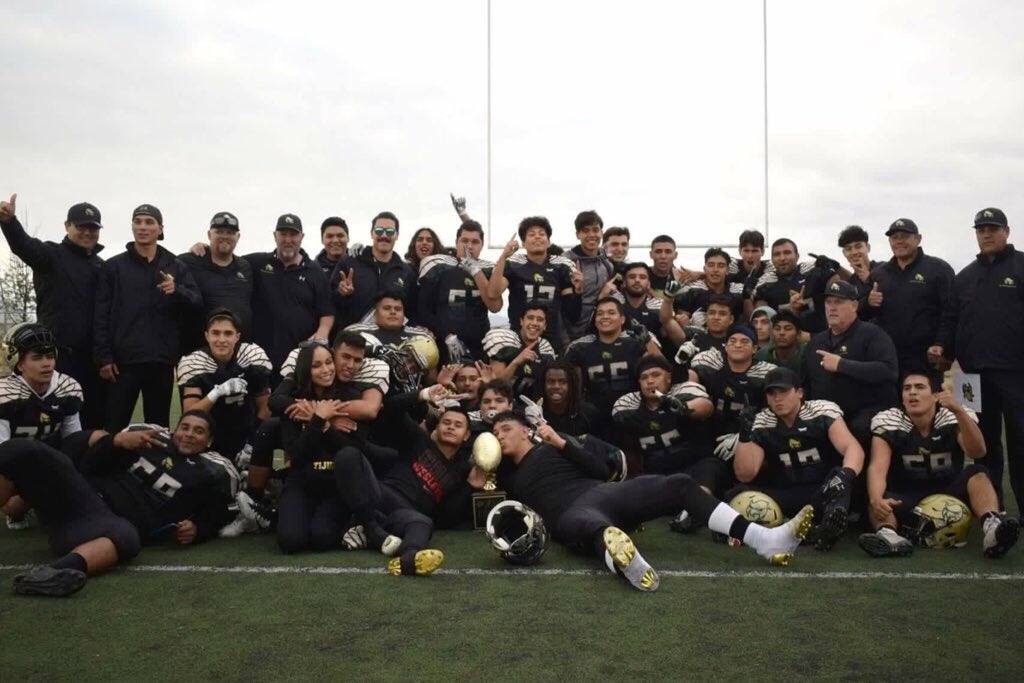 AMERICAS_BOWL's tweet photo. Congratulations Players &amp; Coaches 🍾🎉🎊 🍾#TEAMTECOS winning the LIJUFA CHAMPIONSHIP... The AB STAFF is proud! @2Ksandiego @CoachLM22 @3bonta Coach Marty Ruben S Luz @GrahamHans Memo 1&amp;2 Alex S Big Alex Danny @topdawg619 @MBASports1 @DavidFrerker @ScottKaplan @burt_grossman https://t.co/EXSXPLFdj7