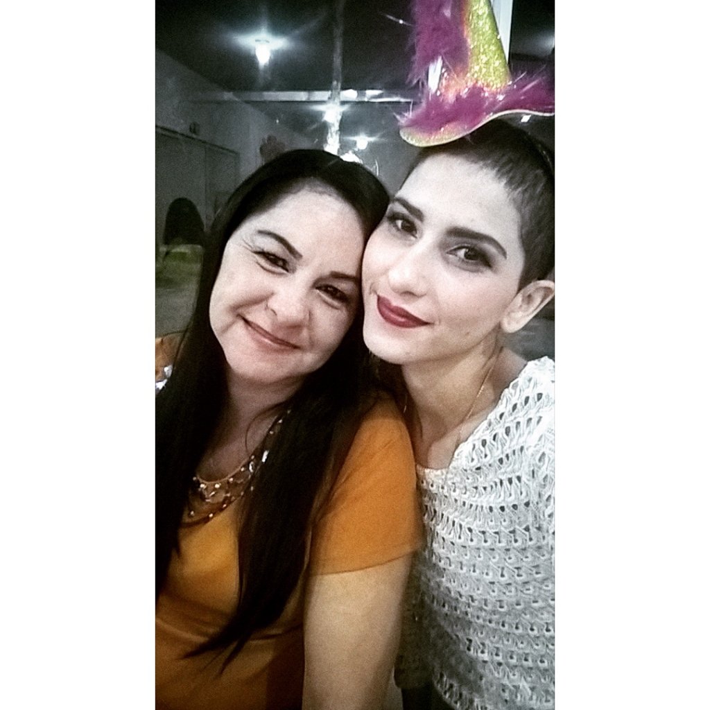 MimiFreitas6's tweet photo. Feliz dia da rainha da minha vida 😍👑🌹💖
*momis *

#DomingoDetremuraSDV https://t.co/RutRlp53VO