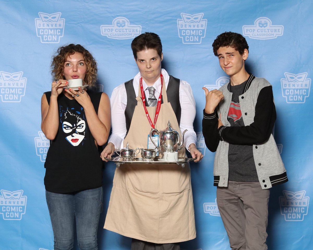 CourtOfCosplays's tweet photo. Just a few of the many amazing interactions I’ve had with the sweetest cast of @Gotham😊They deserve to keep making more great episodes! @FOXTV #RenewGotham @cerveris @robinlordtaylor https://t.co/VDHfDezf6g