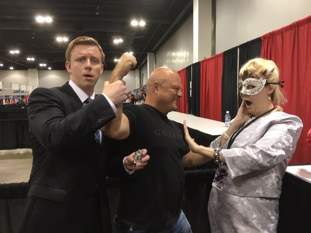 CourtOfCosplays's tweet photo. Just a few of the many amazing interactions I’ve had with the sweetest cast of @Gotham😊They deserve to keep making more great episodes! @FOXTV #RenewGotham @cerveris @robinlordtaylor https://t.co/VDHfDezf6g