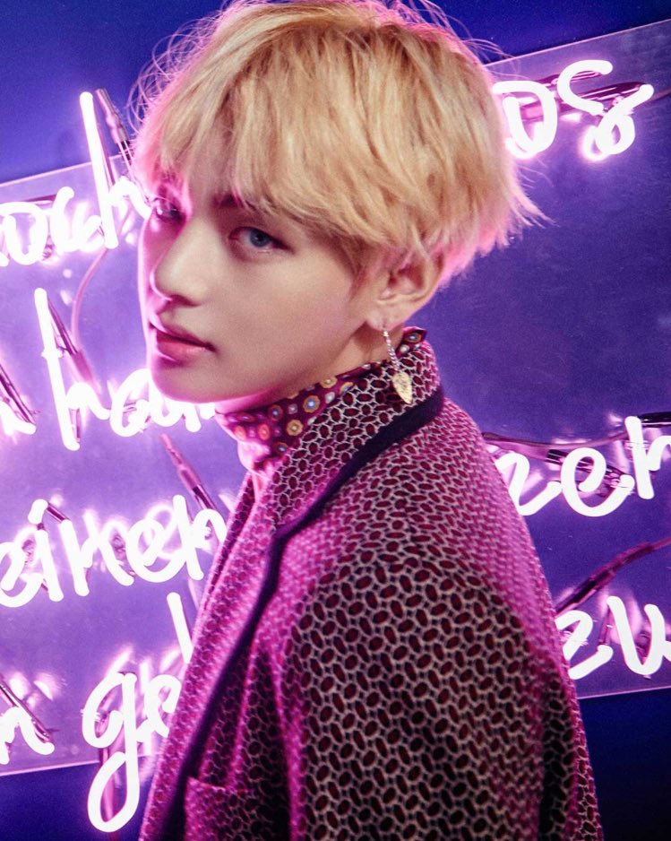 Btsevenbro's tweet photo. SINGULARITY💜 @BTS_twt #TaehyungArmyLovesYou #SingularityMusicVideo https://t.co/NBD76K9xZO
