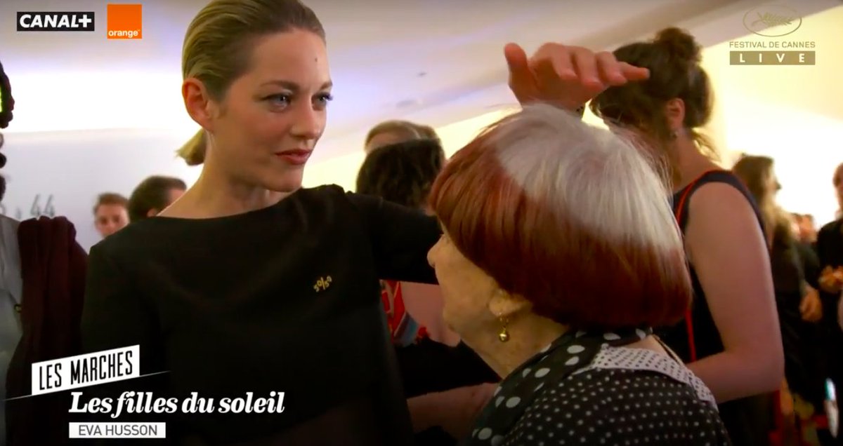 girlsontopstees's tweet photo. Marion Cottiard affectionately fixing Agnès Varda's hair after #The82 protest. https://t.co/llVHaTTW8g