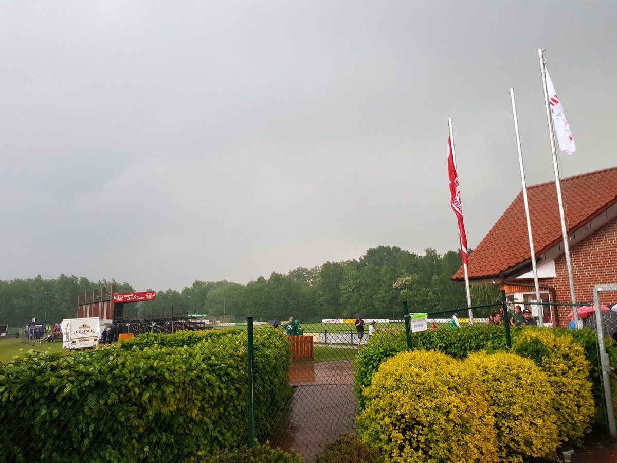 ChristophBaehr's tweet photo. Das Wetter in #Gersten wird nicht besser, sondern eher schlechter. Der Spielabbruch war zweifelllos richtig. #Werder https://t.co/9XftvMZizG