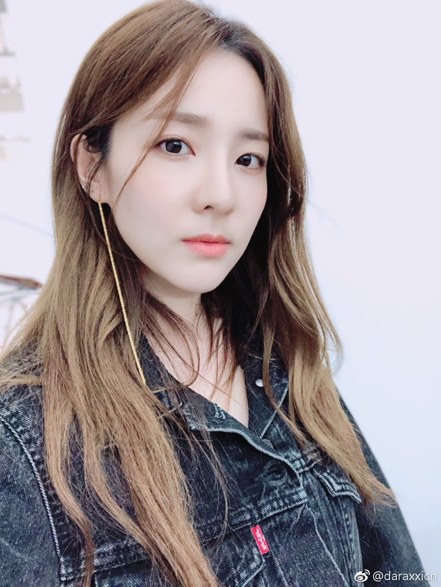 2ne1snaps's tweet photo. [DARA WEIBO] daraxxicn: 📸 ​ https://t.co/f9TfJxfxUr #kpopsnaps https://t.co/ljSfrA41yO