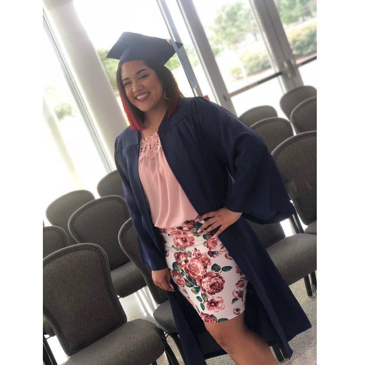 ashleyxzamora's tweet image. Guess who walked at Brazosport College Commencement, yesterday for her Associate of Arts degree? YA GIRL ASH DID. 🎉💙🎓 #BcGators18 #brazosportcollege #AssociateofArts