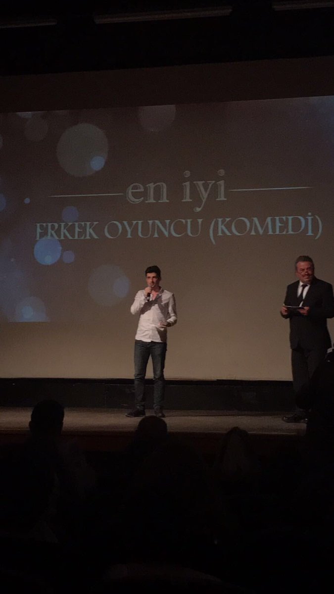 Kartal Belediyesi &amp; Maltepe Üniversitesi 3. Türkiye Üniversitelerarası Tiyatro Festivali

Yönetmenimiz Cenk Sözeri’nin yazıp yönettiği İyi Saatler Olsun oyunundaki Metin rolüyle

🎭KOMEDİ EN İYİ ERKEK OYUNCU🎭

YİĞİT DENİZ GÜVEN

Gururumuzsun Yiğido! 
Nicelerine👏🏼💐
<a href="/DogusUniv/">Doğuş Üniversitesi (DOU)</a>