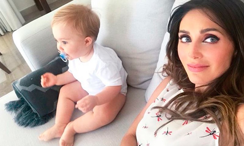 TelevisaDigital's tweet photo. ¡@Anahi sigue festejando en #Chiapas! 😍✨ https://t.co/Ah6OTGoKeN https://t.co/wNXkPBunML