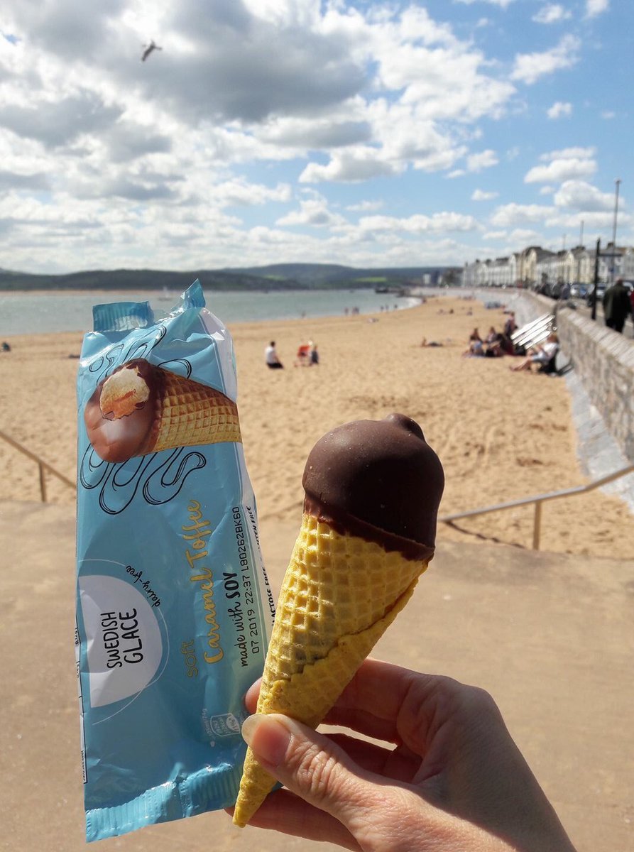 vivacampaigns's tweet photo. Mainstream veganism is REAL. (Seaside Beach in Exmouth) #icecream #vegan #seaside https://t.co/NhyhzshwV3