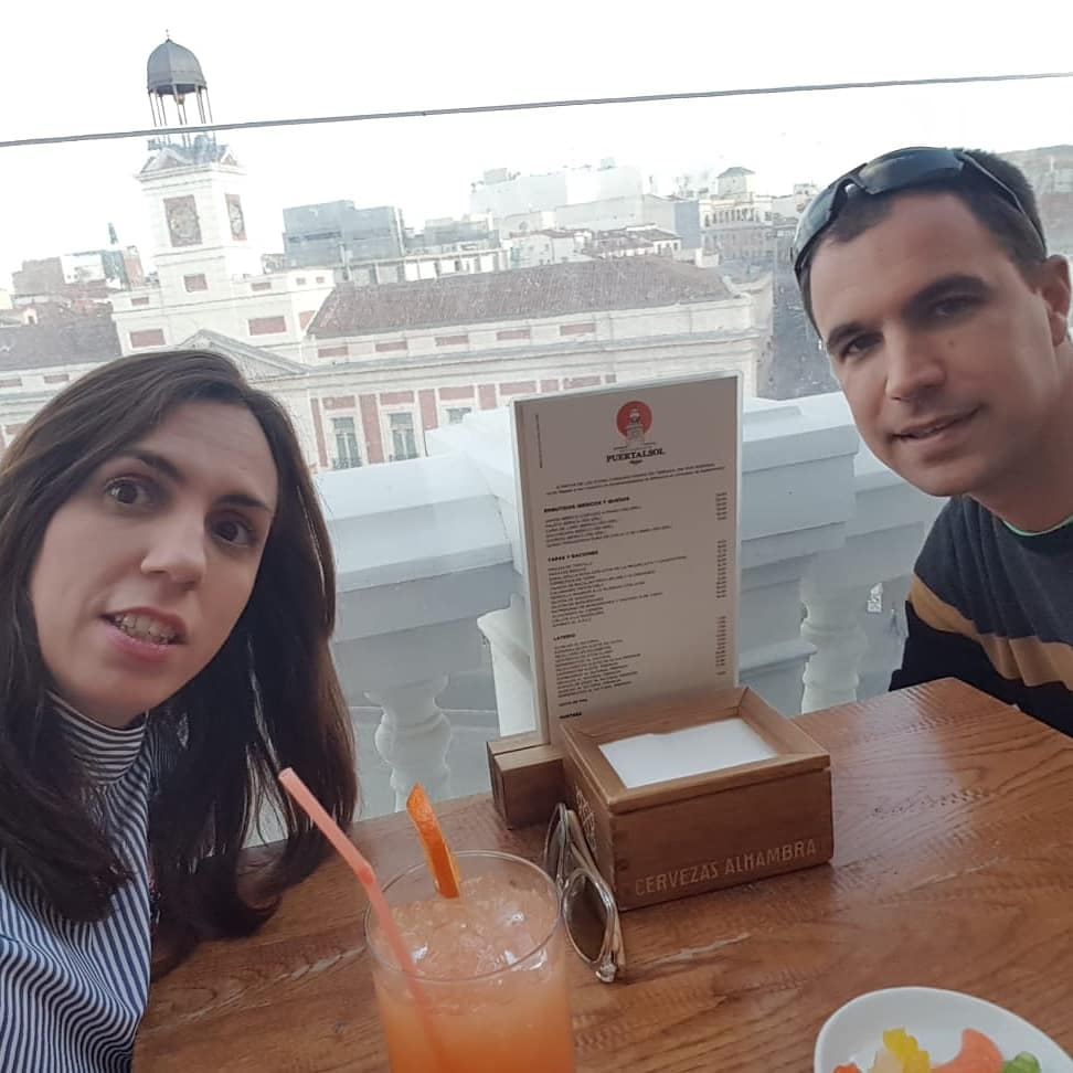 DavidAlonsoJim1's tweet image. Quien dice que los Domingos son tristes??? 😂😂 @patry29a visitando la terraza de la TabernapuertaDelSol del señor @albertochicote 😍 #PuertaDeSol #Km0 ⬆️Otro Nivel⬆️
