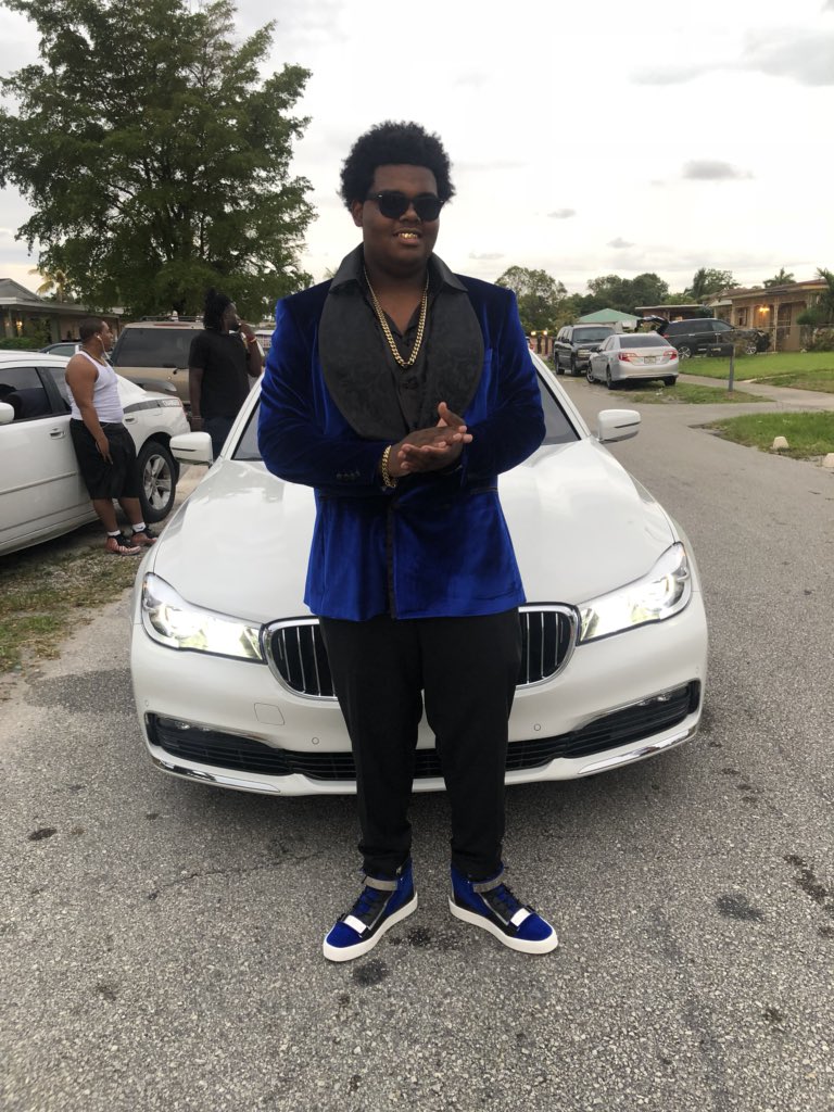 yrn_chum's tweet photo. Drip or drown💦💧
#LLTL♿️🙏🏾
#miramarprom2018 https://t.co/V6oNbX77qP