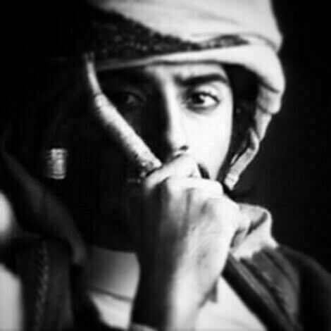 Mbark____7's tweet photo. يانـور عـيـنـي  دام  عيني لها حق
هات الحقوق وهاك صافي حنيني

الـشـوق فـي قـلـبـي مع دقـتـه دق
مـدري مـتـى تـلـمس يدينك يديني https://t.co/lxSwCklyCO