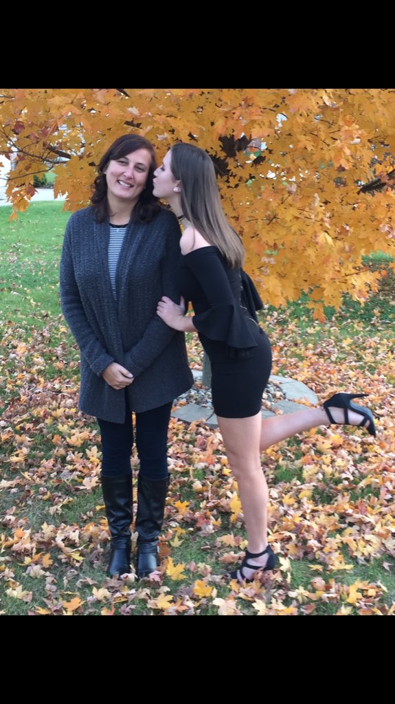 emmabullock78's tweet photo. Happy Mother’s Day!! Thanks for driving me to soccer games and taking cute pictures with me (; https://t.co/ZbtOswN0wN