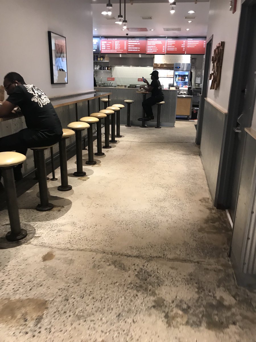 OwenMeyer's tweet photo. Just two employees dining and the guy cuttin chicken... I hear you @SebastianComedy @ChipotleTweets https://t.co/qlxBMVUQRo