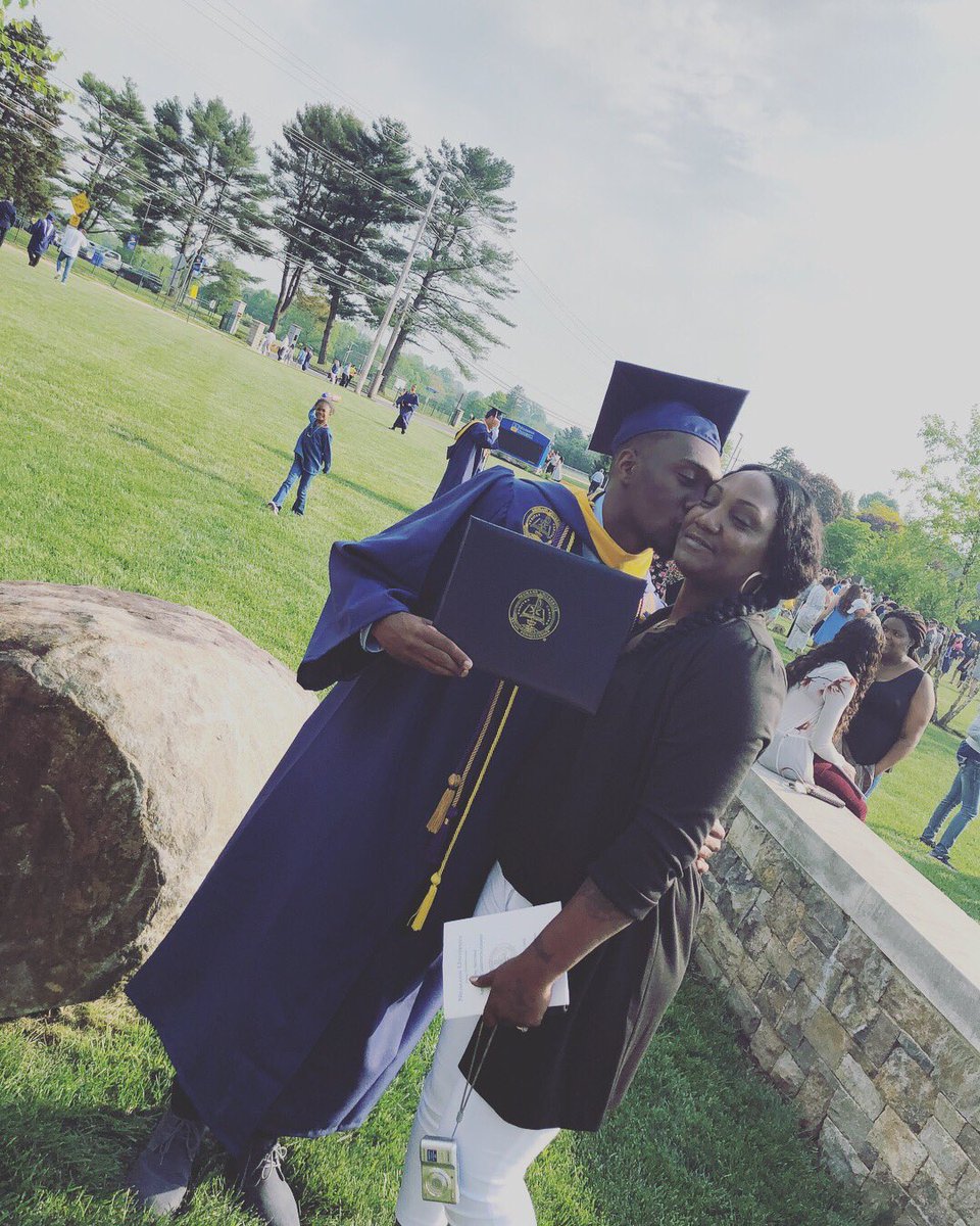UsainKa_'s tweet photo. Just To Feel Like This It Took A Long Time 🎓💯🙏🏾🍾 #BlackExcellence #GradSZN2018 https://t.co/ulhmROfUEW