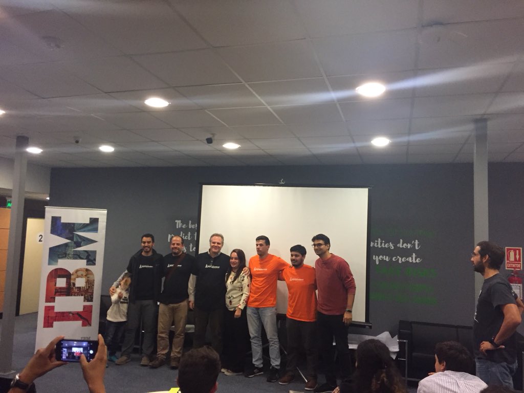 dahiarc's tweet photo. Felicitaciones a #chefaltoque por la mención especial de los mentores en #StartupWeekend 👏🏻👏🏻👏🏻 https://t.co/0wxT55UKgQ