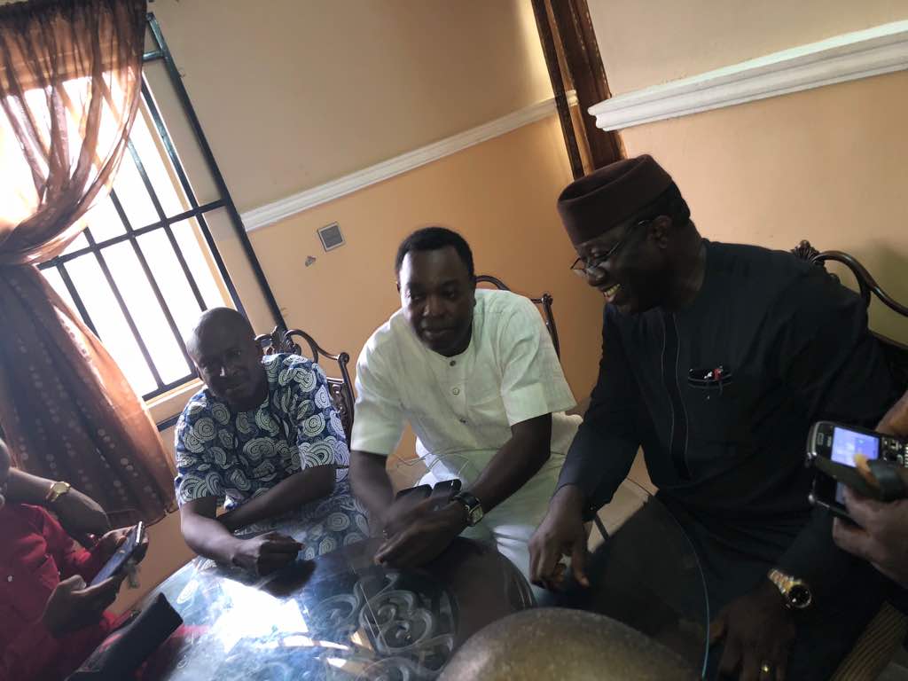 Earlier today, <a href="/EkitiAPC/">Ekiti State APC</a> flagbearer in the July 14 governorship election, Dr. <a href="/kfayemi/">Kayode Fayemi</a>, paid a countesy visit to a fellow contestant &amp; 2nd runner-up in yesterday's #EkitiAPCDecides, Engr. Kayode Ojo, in Ado Ekiti