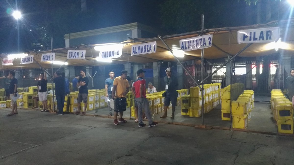 jekkipascual's tweet image. Unti-unti ng dinadala ang mga ballot box sa mga paaralan sa Las Piñas. #Halalan2018