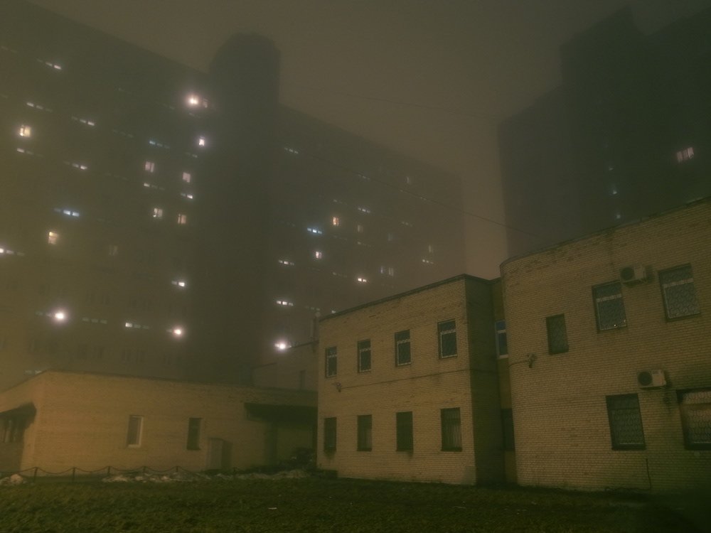 elsableda's tweet photo. Russia’s dark winters. Murmansk, the world’s largest city above the Arctic Circle by Serj Ius. https://t.co/I5eIYHeGGb https://t.co/kFKXn6IJYG