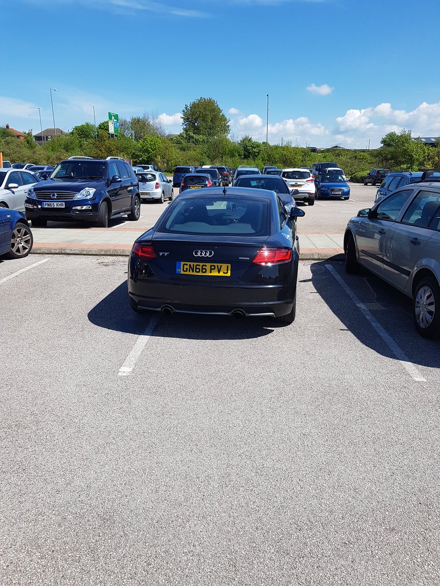 THEREDMACHINE's tweet photo. Amazing #epicparkingfail #audidrivers @cleveleysnews https://t.co/uv5dobItlD