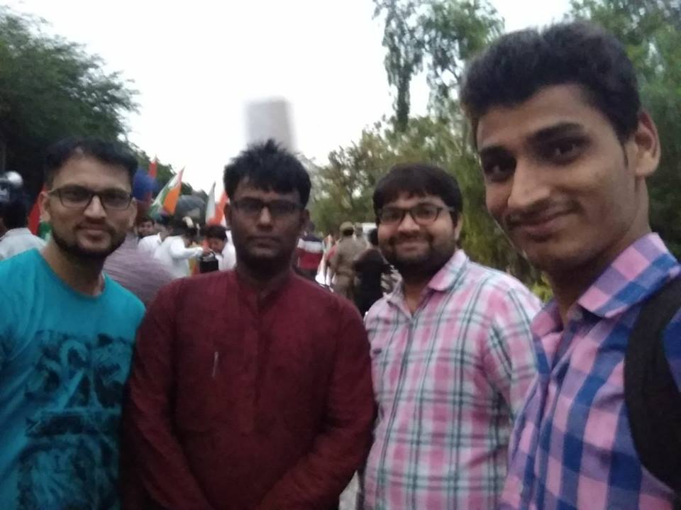 _vkjha's tweet photo. Today we Young Turk Participated in Candle March against Corrupt @ArvindKejriwal govt. this govt. have no more right to govern the Capital State, Candle March organised by @INCDelhi against #CCTV_Scam. https://t.co/ZALIJSyXom
