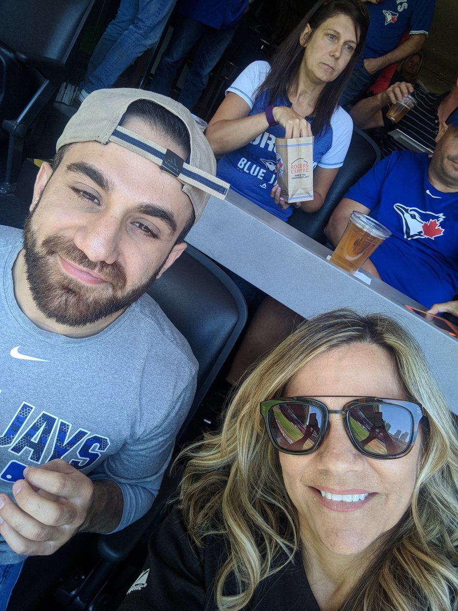 gerriantonucci's tweet photo. Great Day to celebrate all the mom's out there!!! Thanks Coby for treating us!! https://t.co/5DJIqPry7G