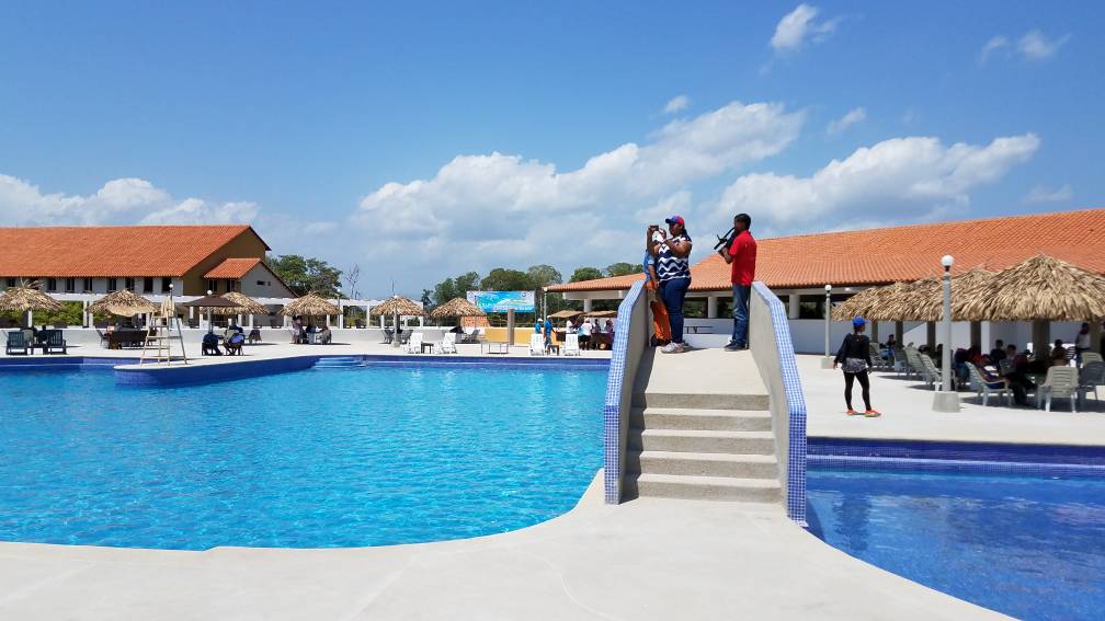 IpasmeOficial's tweet photo. 👏🏽 #DeInterés | El Club Villas #Ipasmar cuenta con diversas áreas para el disfrute y esparcimiento de los afiliados y sus familias: piscinas, piano-bar, canchas deportivas, así como un anfiteatro y sala de conferencias ¡Ven a conocerlo! @JauaMiranda https://t.co/66PUch2zkp