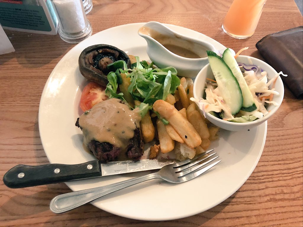 MidNigHtCAeSaR's tweet image. No roast beef left 🙁 so a little steak au poirve 🥩 it is then #PlasticEngineer #firstworldproblems 🤫