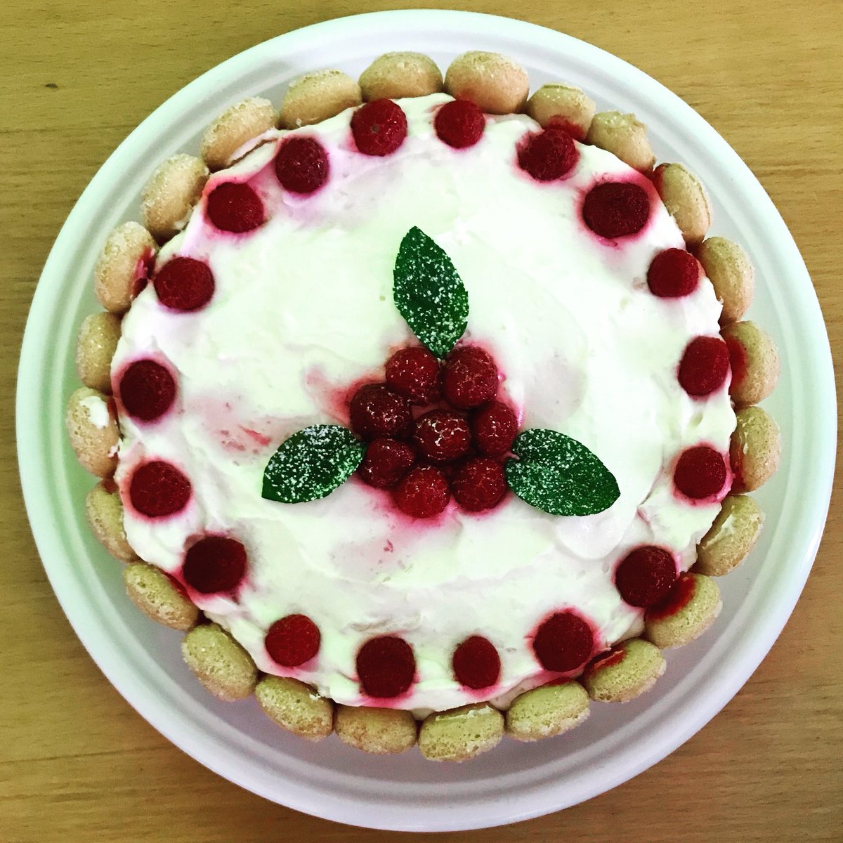 CtfCrea's tweet photo. Ganz nach meinem Geschmack: #Himbeertorte zum #Muttertag 😍 https://t.co/zvFon9k9X6