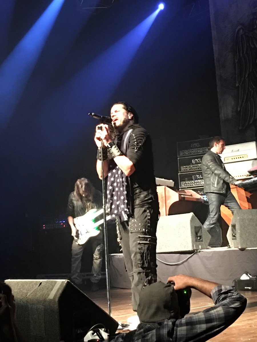 RJ409's tweet photo. @jeffscottsoto Here’s some killer shots from last night’s show. https://t.co/XbkiGRm5m0