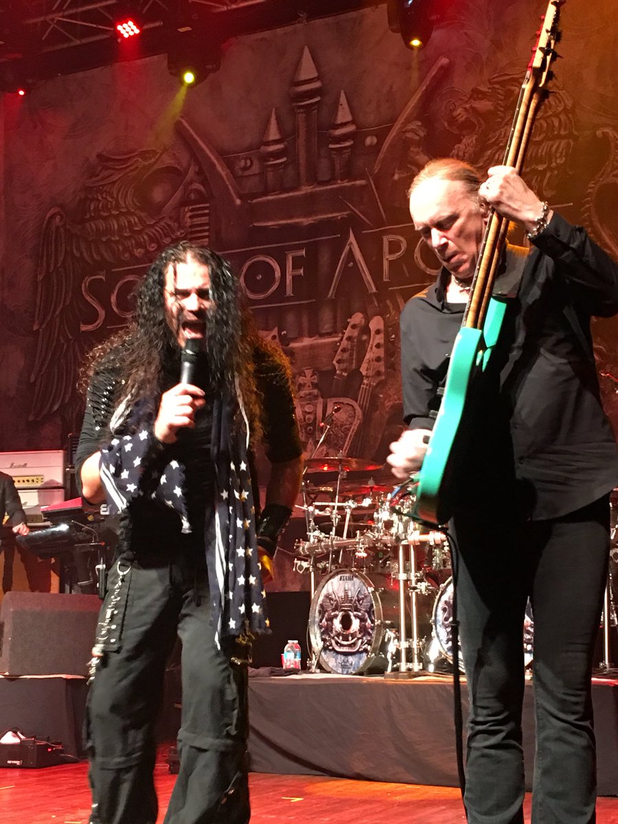 RJ409's tweet photo. @jeffscottsoto Here’s some killer shots from last night’s show. https://t.co/XbkiGRm5m0