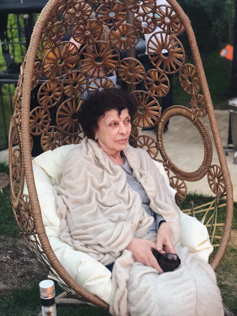 M_Simonyan's tweet photo. Моя свекровь. Чем не Софи Лорен? https://t.co/5YqF0b77F3