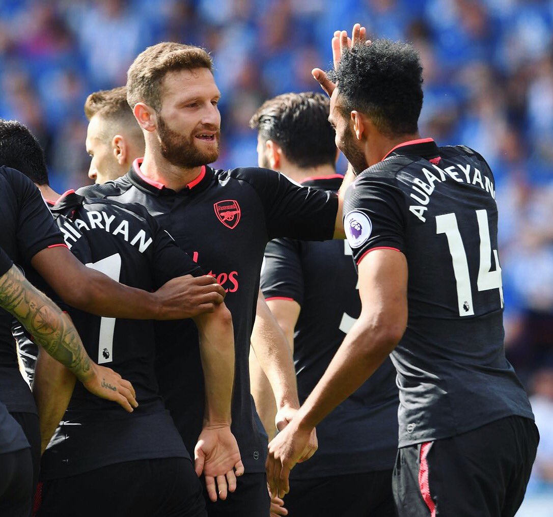 🔙🔛🔝 A positive result at the end of the season! But more than that it was the end of an era and the last game for a man who has done so much for @arsenal! Thanks again Arsène Wenger and only the best for your future! 🔴🙏🏽 #coyg #sm20