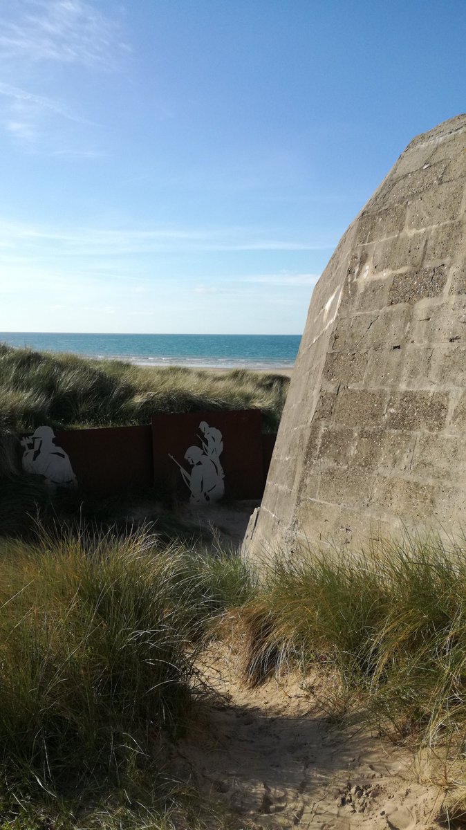 Connaissez vous <a href="/JunoBeachCentre/">Juno Beach Centre</a> ? On peut même visiter un bunker! #ddaybeaches #courseulles #memory