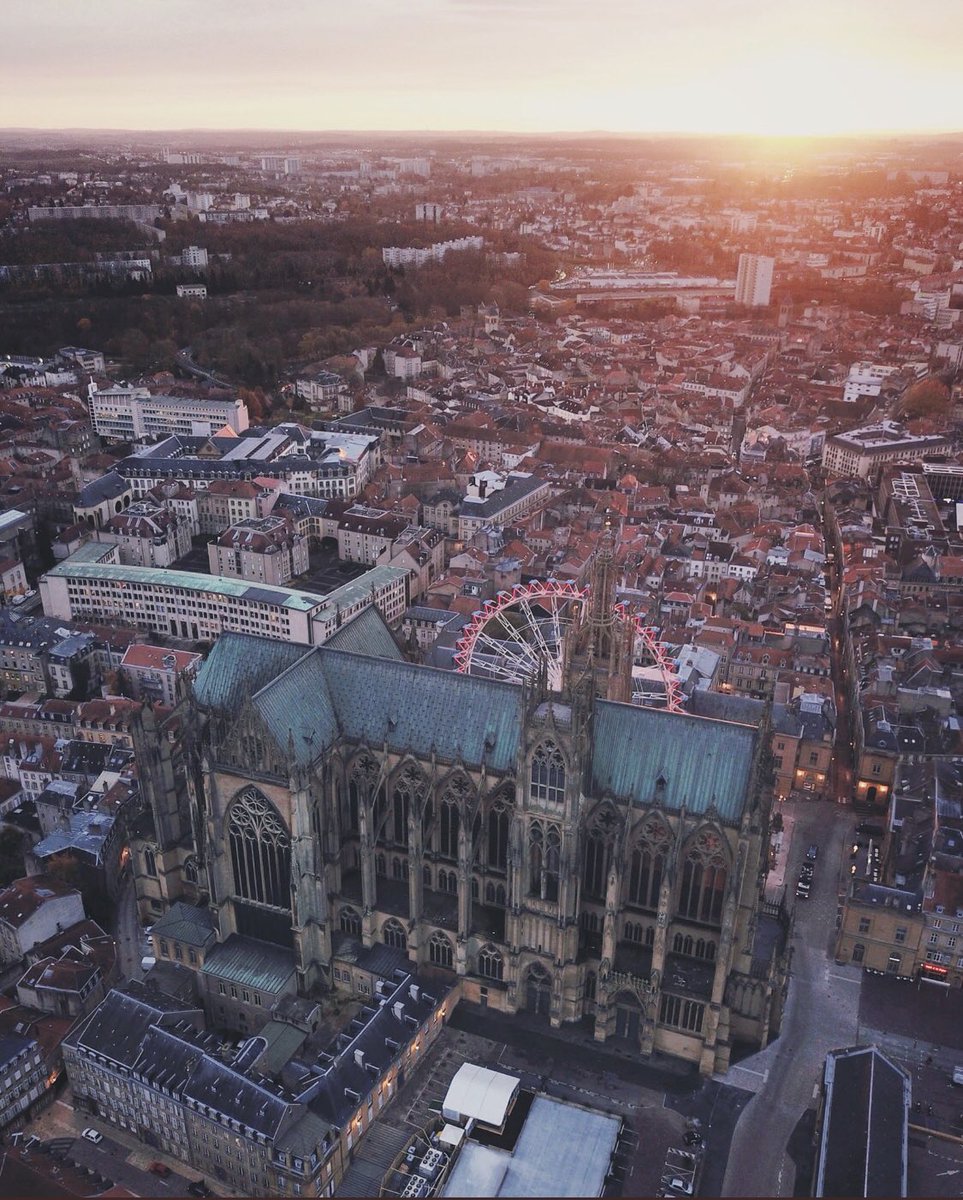 lucaslrntz's tweet photo. On me demande souvent pourquoi je suis aussi amoureux de ma ville, je ne peux que répondre parce que c’est Metz.. ⚜️ https://t.co/Kdsa1AEeHJ