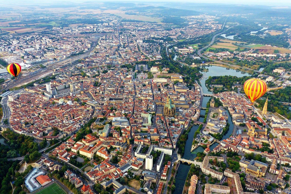 lucaslrntz's tweet photo. On me demande souvent pourquoi je suis aussi amoureux de ma ville, je ne peux que répondre parce que c’est Metz.. ⚜️ https://t.co/Kdsa1AEeHJ